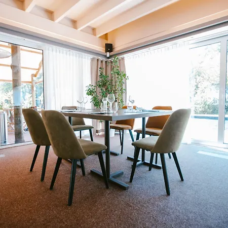 Le Val D'arimont מאלמדי